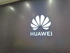 -华为授权体验店(中山公园来福士)