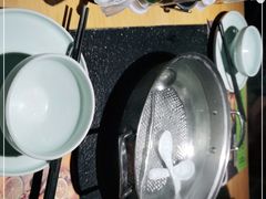 -洪氏嗨捞·广东猪肚鸡·椰子鸡火锅(西咸万象城店)