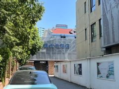-汉庭优佳(上海娄山关路地铁站店)