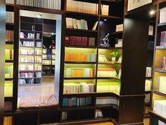 -钟书阁(松江泰晤士小镇店)