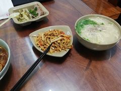 -亮亮面馆(经六路店)