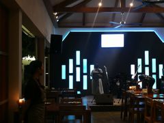 -Chom Cafe and Restaurant