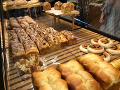 -Dough&Joe团憩(瑞虹天地月亮湾店)