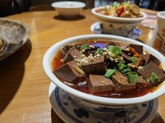 -炉小二铜锅牛蛙•川湘菜(三里屯店)