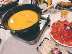 -鲜入围煮花胶鸡海鲜火锅