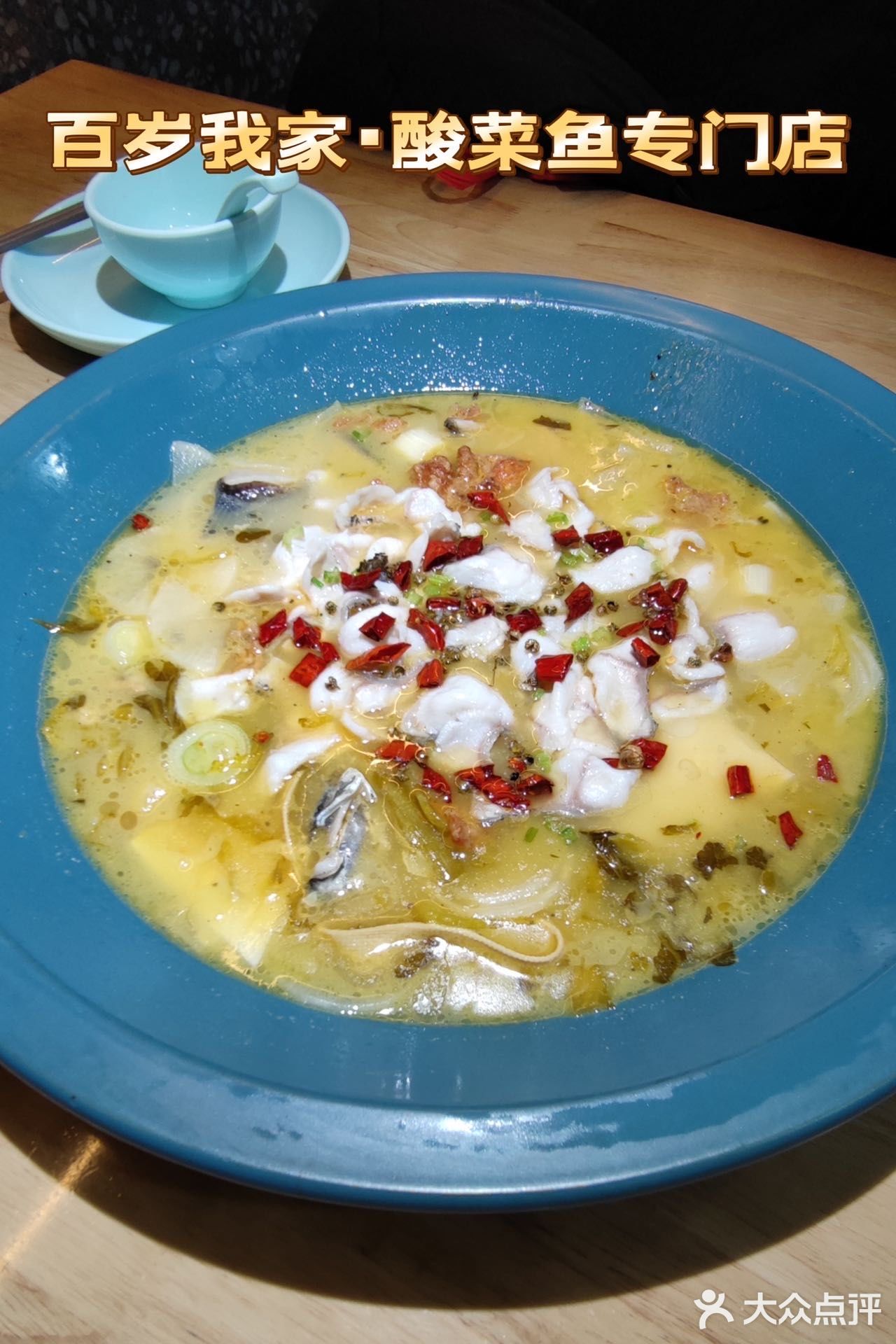 辣度可以选的，撒上了微辣粉很入味，啃起来很香