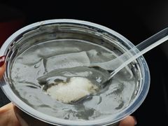 黑芝麻糊拼豆腐花-钟姨糖水(惠城店)