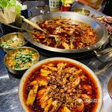 美味出圈的人气排队王贡椒鱼火锅