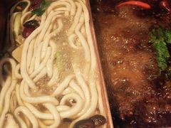 -老牌坊云南鱼豆花火锅(爱建店)