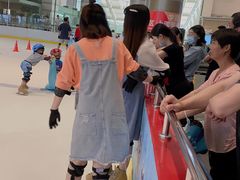 -成都冰纷万象滑冰场