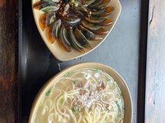 -亮亮面馆(经六路店)