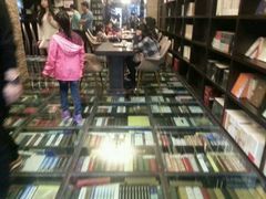 -钟书阁(松江泰晤士小镇店)