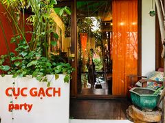 -Cuc Gach Quan Restaurant