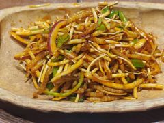 炝拌竹虫-老滇山寨•云南特色菜•地方菜•民族风情歌舞表演(金碧店)