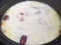 -洪氏嗨捞·广东猪肚鸡·椰子鸡火锅(西咸万象城店)