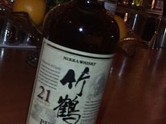 -饮湖威士忌鸡尾酒吧