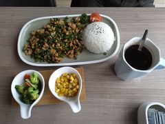 泰式罗勒辣鸡肉粒配饭-朗迪姆餐厅(丰尚国际广场店)