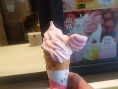 草莓牛奶华夫筒-麦当劳(厦门思明路店)