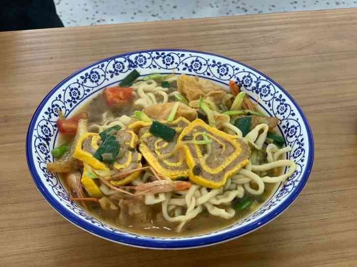 打分 50 /人 王记手工打面,很劲道的味道,就在单位对面.