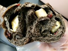 斯佩尔特墨鱼芝士软欧包-沁屋面包店(人民东路店)