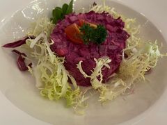 红菜根牛油果沙拉-莫斯科餐厅