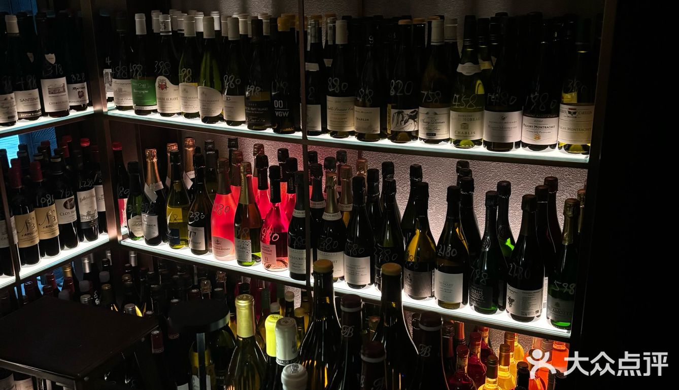 新荣记小酒馆更适合喝酒聊天吃吃小菜逛逛外滩