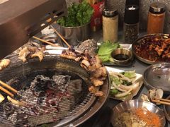 -围炉肉舍•炭烤活鳗•丹东海鲜烤肉(步行街店)