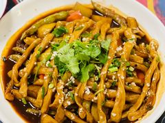 牛肉豆角焖卷子-遇见小院—虹鳟鱼•农家菜(怀柔店)