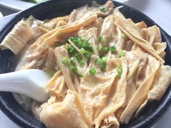 腐竹煲-江边河鲜