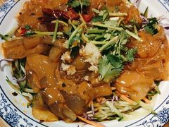 -靠山屯东北铁锅炖(东北菜，古美西路店)