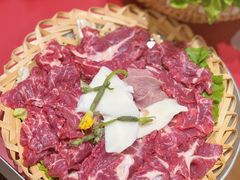 8两鲜肉（偏瘦）-潮汕·草根牛肉档(上海荟聚城市集市店)