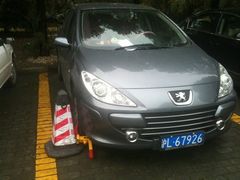 -张江微电子港·地面停车场