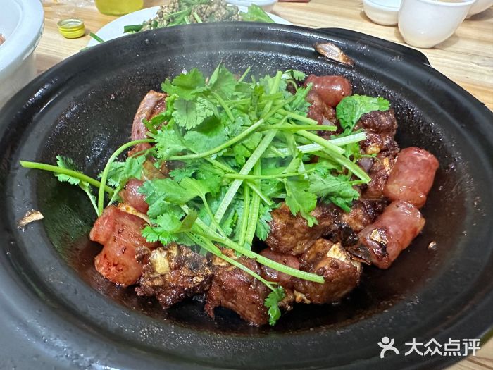 海口滨海新村143号海南老字号炒菜店腊肠排骨煲图片