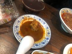 -爆炸头阿姨小四川正宗川味小吃(无任何分店)