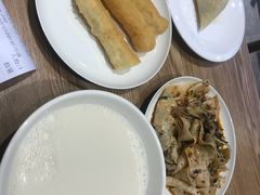 -三好食堂(煎饺·馄饨·肉饼米线·盛世广场店)