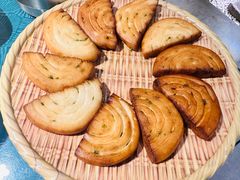 香煎葱油饼-锅碗瓢盆·重庆本土菜(南坪东东摩店)