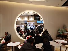 等位区-奈雪的茶(金鹰广场店)