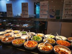 自助取餐区-令氏家外家周秦食府(高新店)