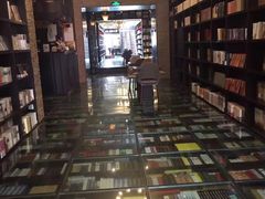 -钟书阁(松江泰晤士小镇店)