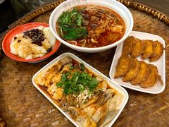 -爆炸头阿姨小四川正宗川味小吃(无任何分店)