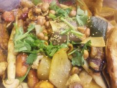 -愉肴麻辣香锅(中山路店)