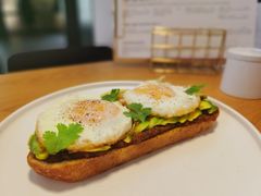 西班牙辣肠牛油果吐司-大酉·M Coffee(北京美术馆店)