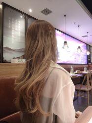 -时尚殿堂明星门店