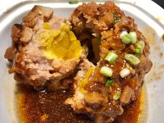鸭蛋黄狮子头-梅飞酒家(桑园路店)