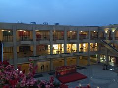 -王府井奥莱临潼小镇(临潼店)