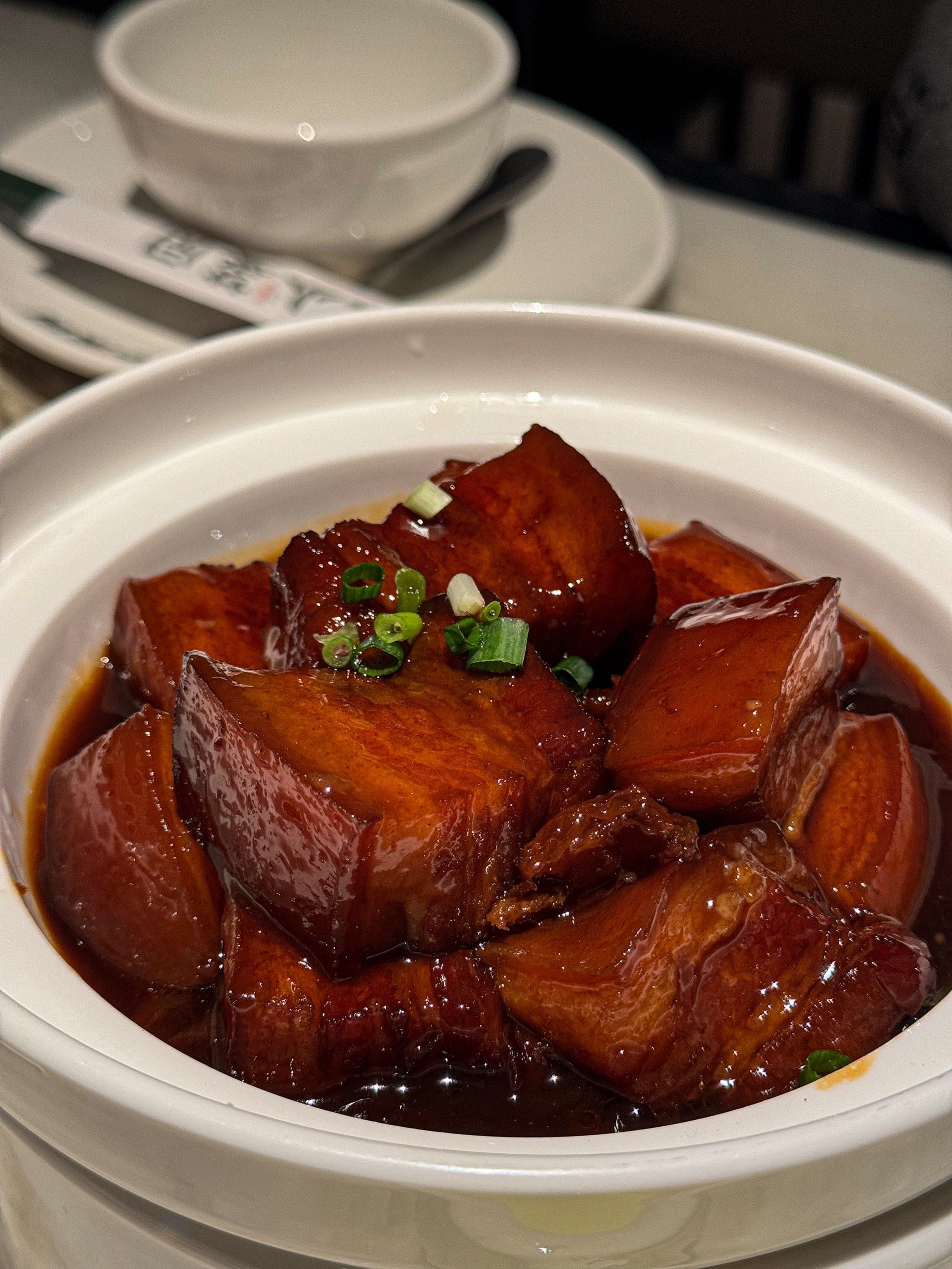 一碗红烧肉干了两碗米饭