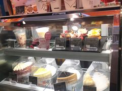 面包甜点陈列柜-哈根达斯(皇城恒隆广场店)
