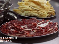 鲜切牛肉-胡须佬鸡煲四季火锅(龙珠大道店)