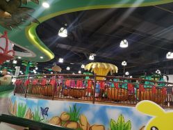 -维佳童话镇演出现场(徐东店)