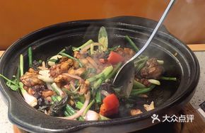 Stir-fried Fresh Bullfrog with Green Pepper and Perilla